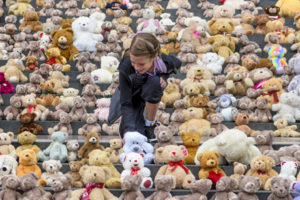 EDITORIAL USE ONLY Ashlyn, aged 11, from Canada looks at 700 teddy bears, which have been placed on the steps of St PaulÕs Cathedral in London, by international aid agency World Vision UK to represent the 700 children per week that flee conflict in South Sudan by crossing the border into Uganda. PRESS ASSOCIATION Photo. Picture date: Thursday July 27, 2017. UgandaÕs vast refugee settlements, including Bidi Bidi Ð the worldÕs largest Ð are providing sanctuary to over half a million boys and girls fleeing the brutal civil war in South Sudan. Now only six years old, South Sudan (northeastern Africa) is the youngest and most fragile state in the world. Civil war, which broke out in December 2013, has meant torture, rape and mass-slaughter. Photo credit should read: Matt Crossick/PA Wire